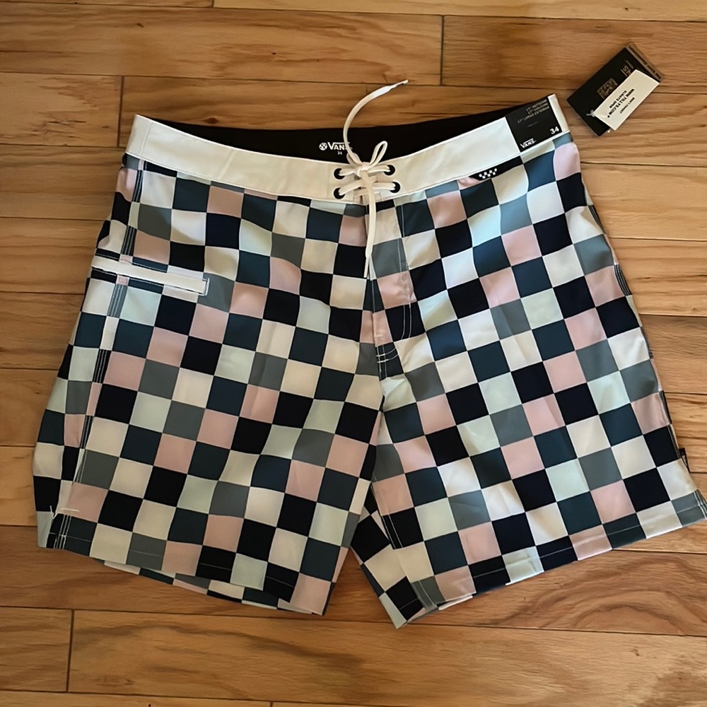 NWT Men’s Vans “The Daily Boardshorts”. Multicolored, various sizes w/17” Length